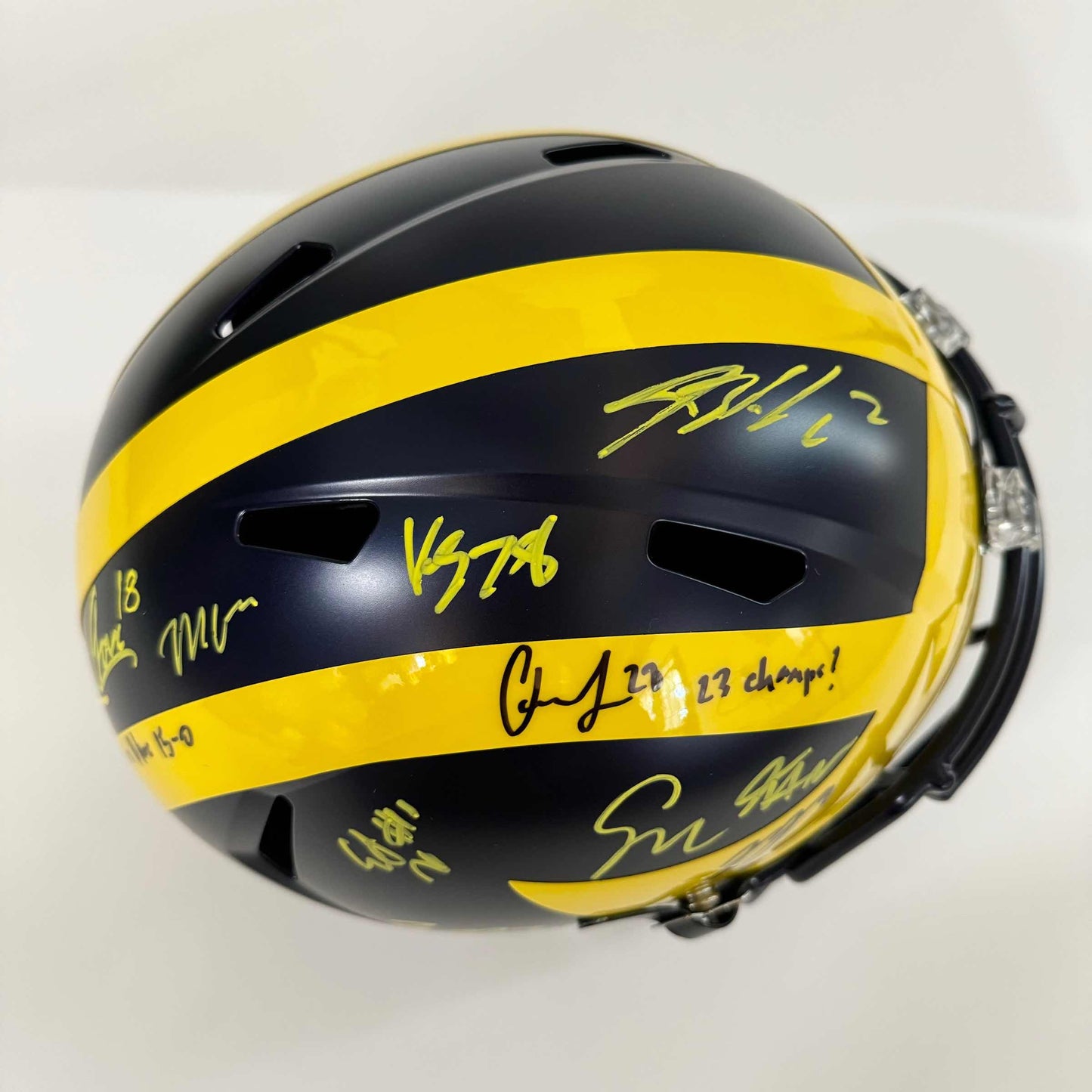 Autographed/Signed 2023 Michigan Wolverines Full-Size Speed Helmet Team-Signed by (16) with J.J. McCarthy, Blake Corum, Roman Wilson, Colston Loveland Beckett BAS COA