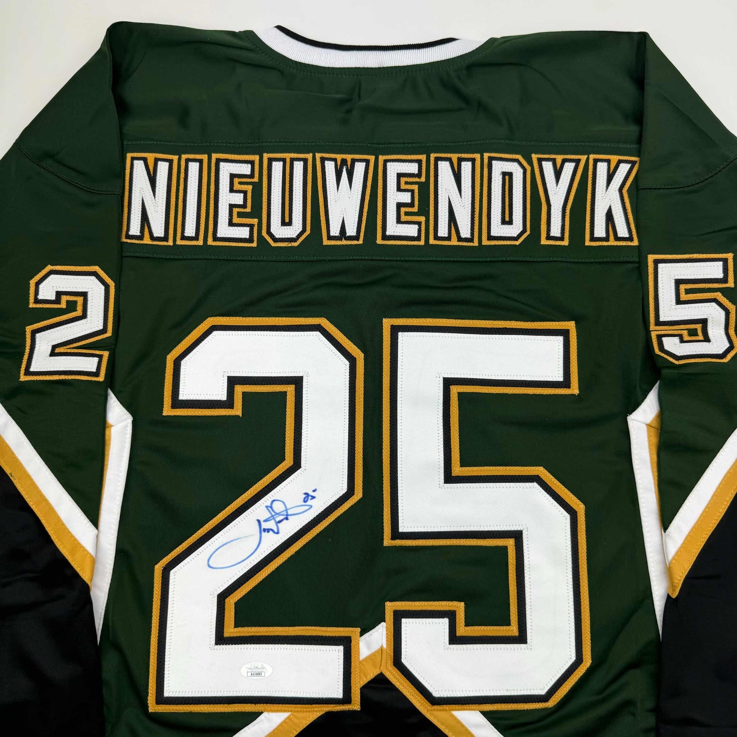 Autographed/Signed Joe Nieuwendyk Dallas Green Hockey Jersey JSA COA