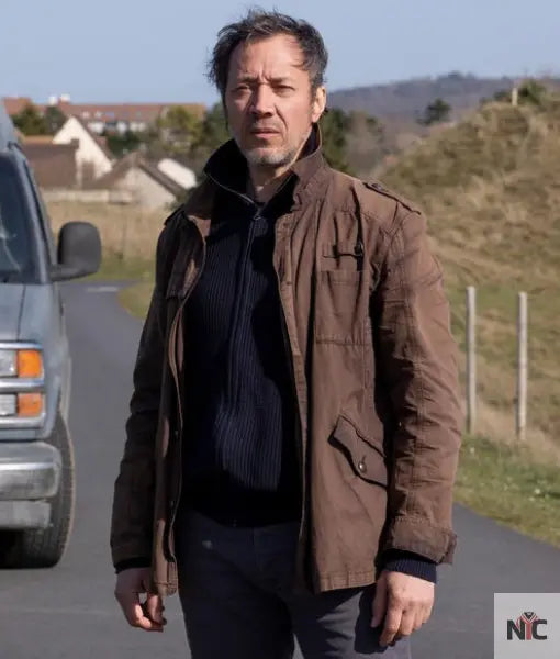 Mid-length Brown Cot­ton Jack­et Worn by Bruno De­brandt