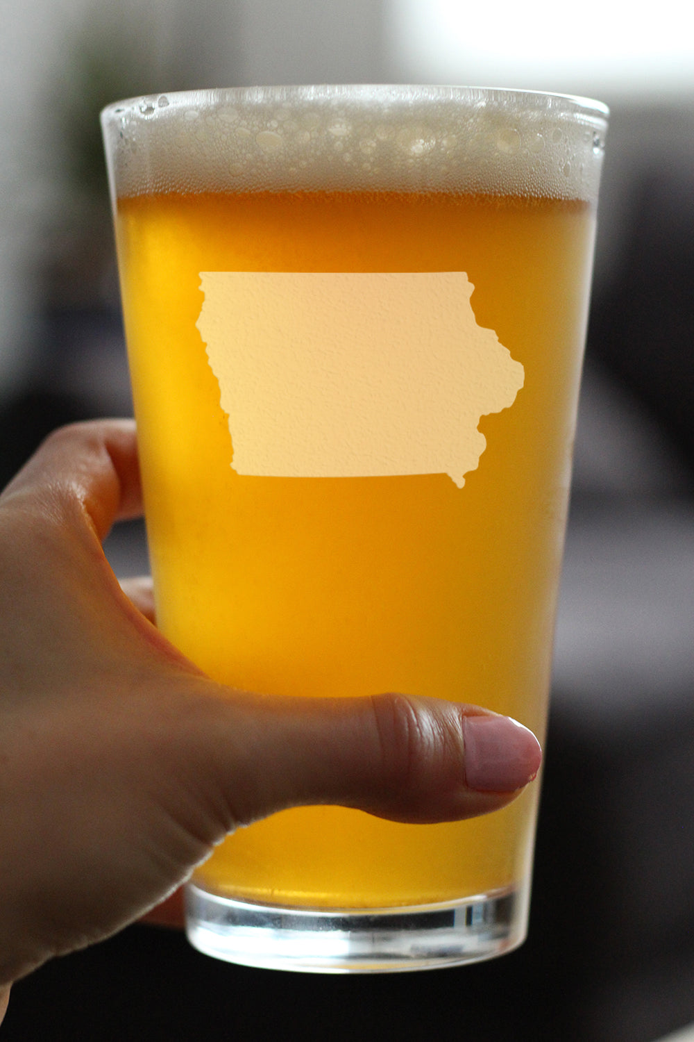 Iowa State Outline Pint Glass for Beer - State Themed Drinking Decor and Gifts for Iowan Women & Men - 16 Oz Glasses