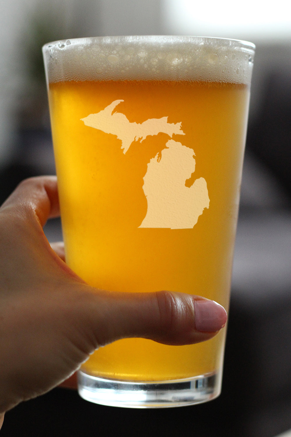 Michigan State Outline Pint Glass for Beer - State Themed Drinking Decor and Gifts for Michigander Women & Men - 16 Oz Glasses
