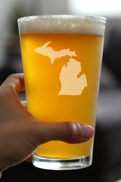 Michigan State Outline Pint Glass for Beer - State Themed Drinking Decor and Gifts for Michigander Women & Men - 16 Oz Glasses