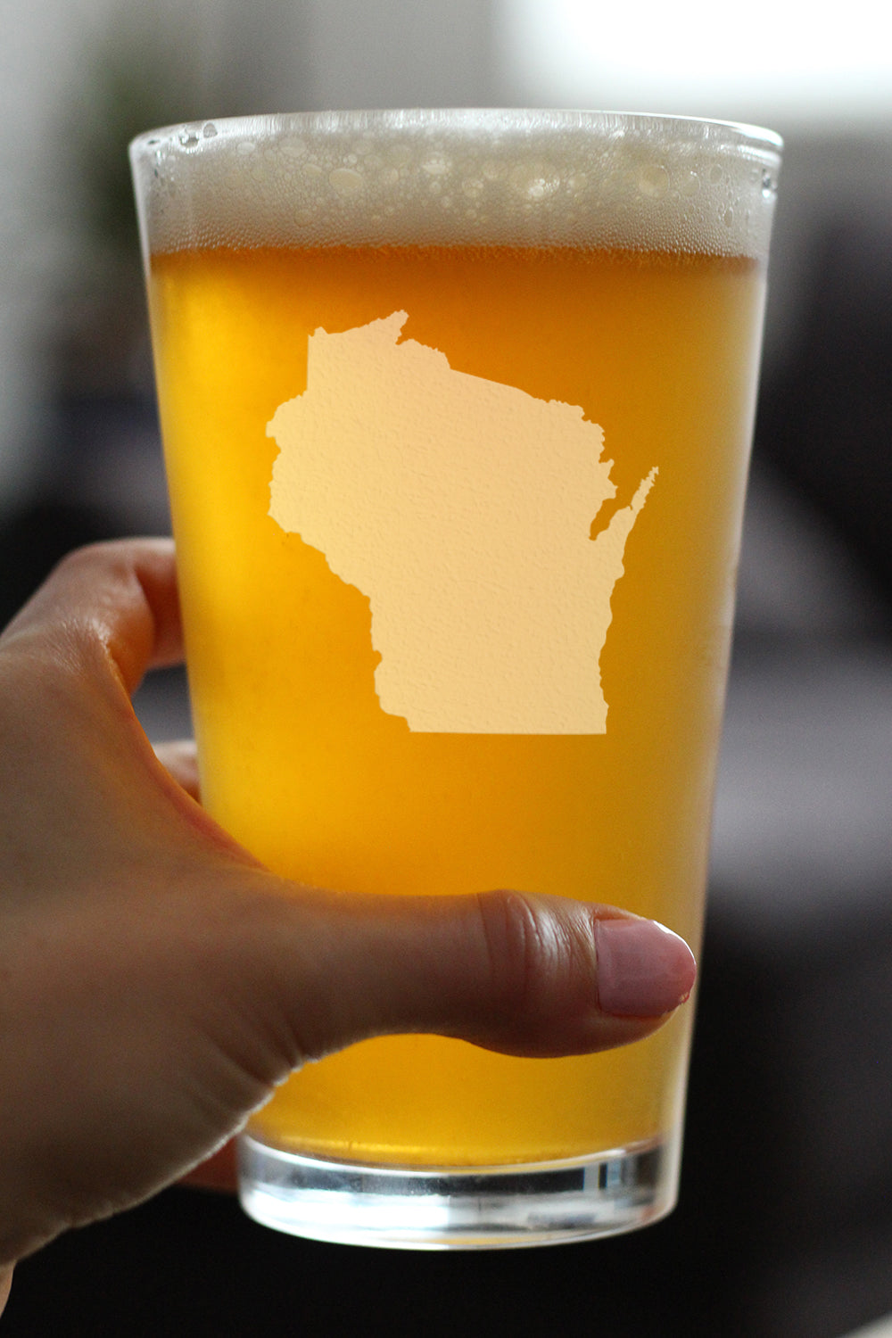 Wisconsin State Outline Pint Glass for Beer - State Themed Drinking Decor and Gifts for Wisconsinite Women & Men - 16 Oz Glasses