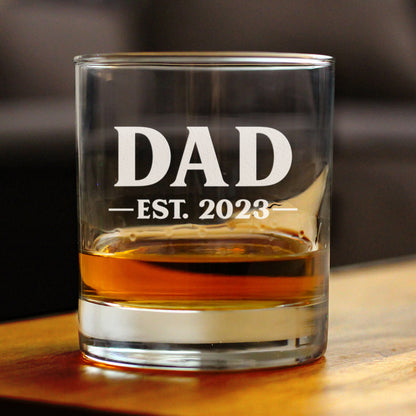 Dad Est. 2023 - Bold - 10 Ounce Rocks Glass