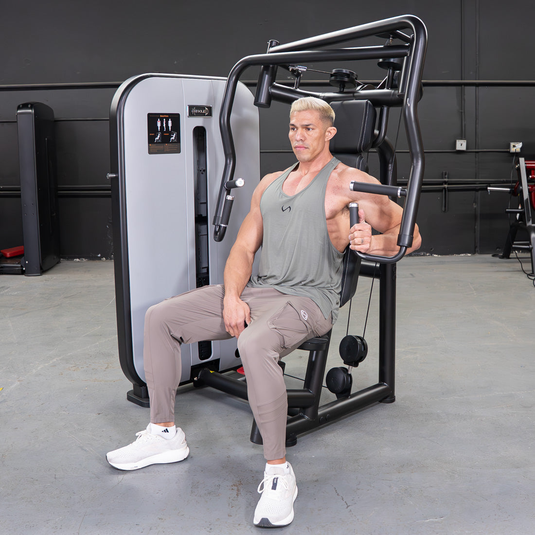 Vogue Chest Press by Muscle D Fitness – Iso-Lateral Convergent Machine