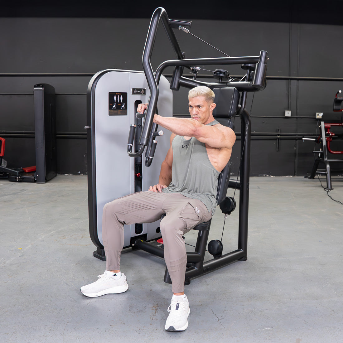 Vogue Chest Press by Muscle D Fitness – Iso-Lateral Convergent Machine