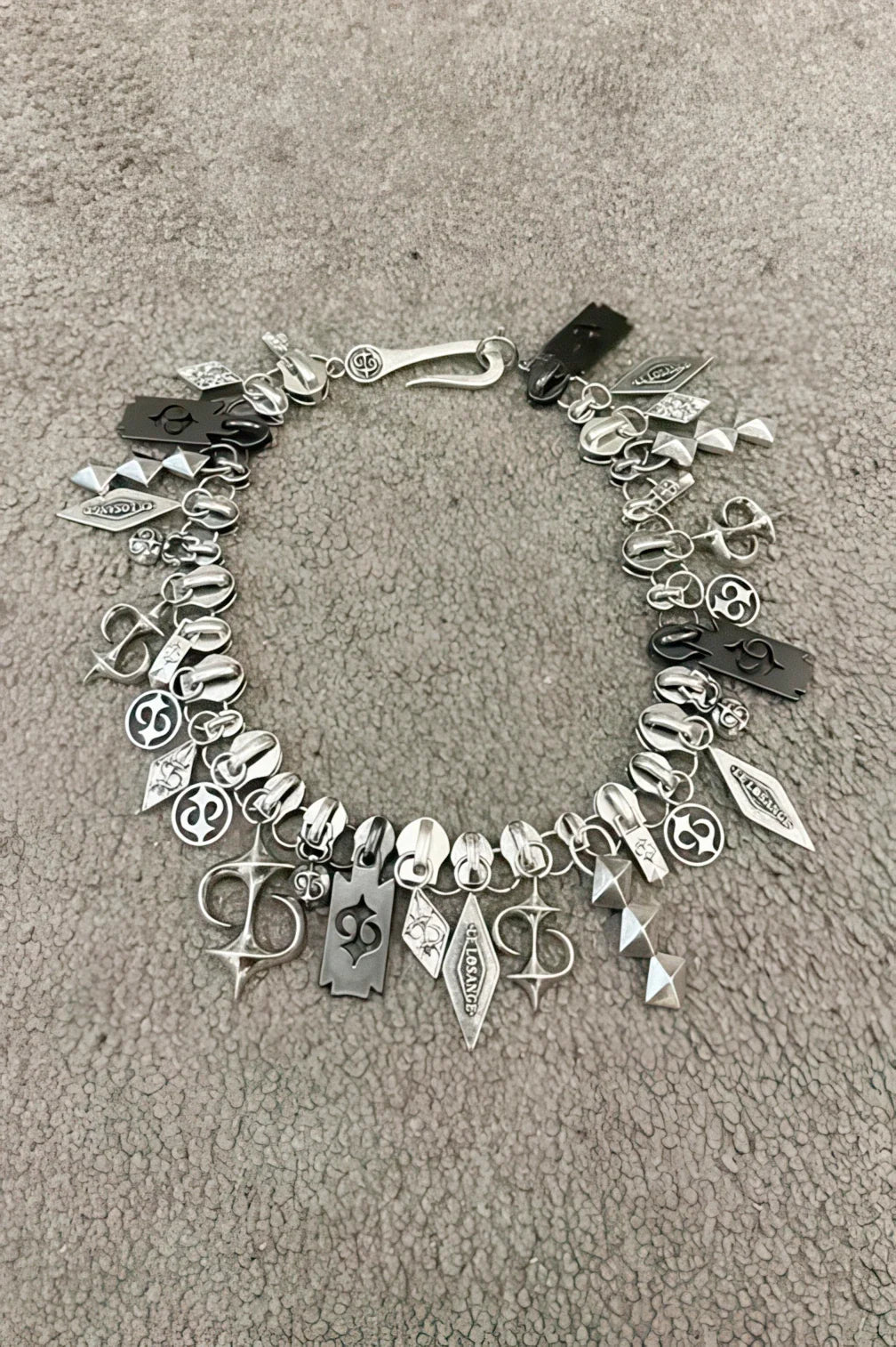 Zipper Necklace – Minimalist & Versatile Design