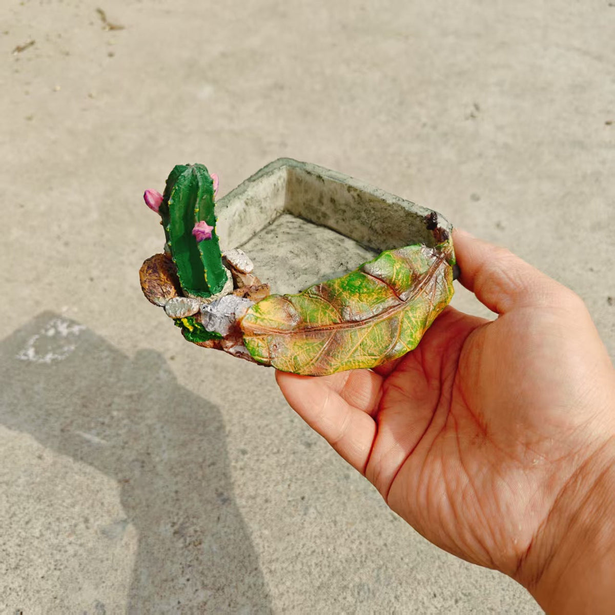 Naturalistic Cactus Resin Water & Food Dish