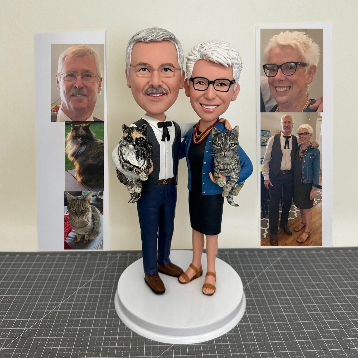Custom Couple Bobbleheads Holding 2 Cats