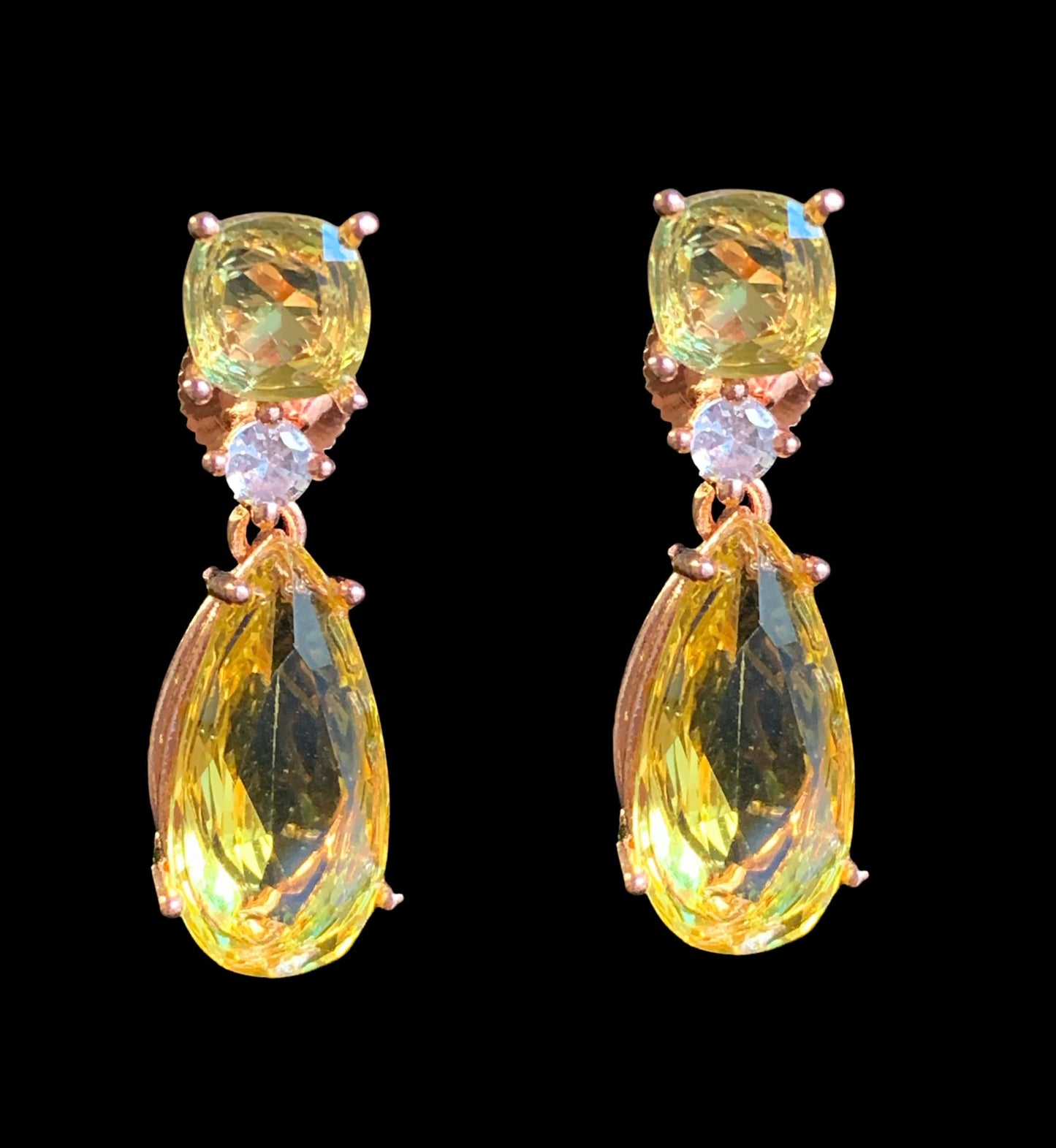 DER788 Cz tear drop earrings ( READY TO SHIP )