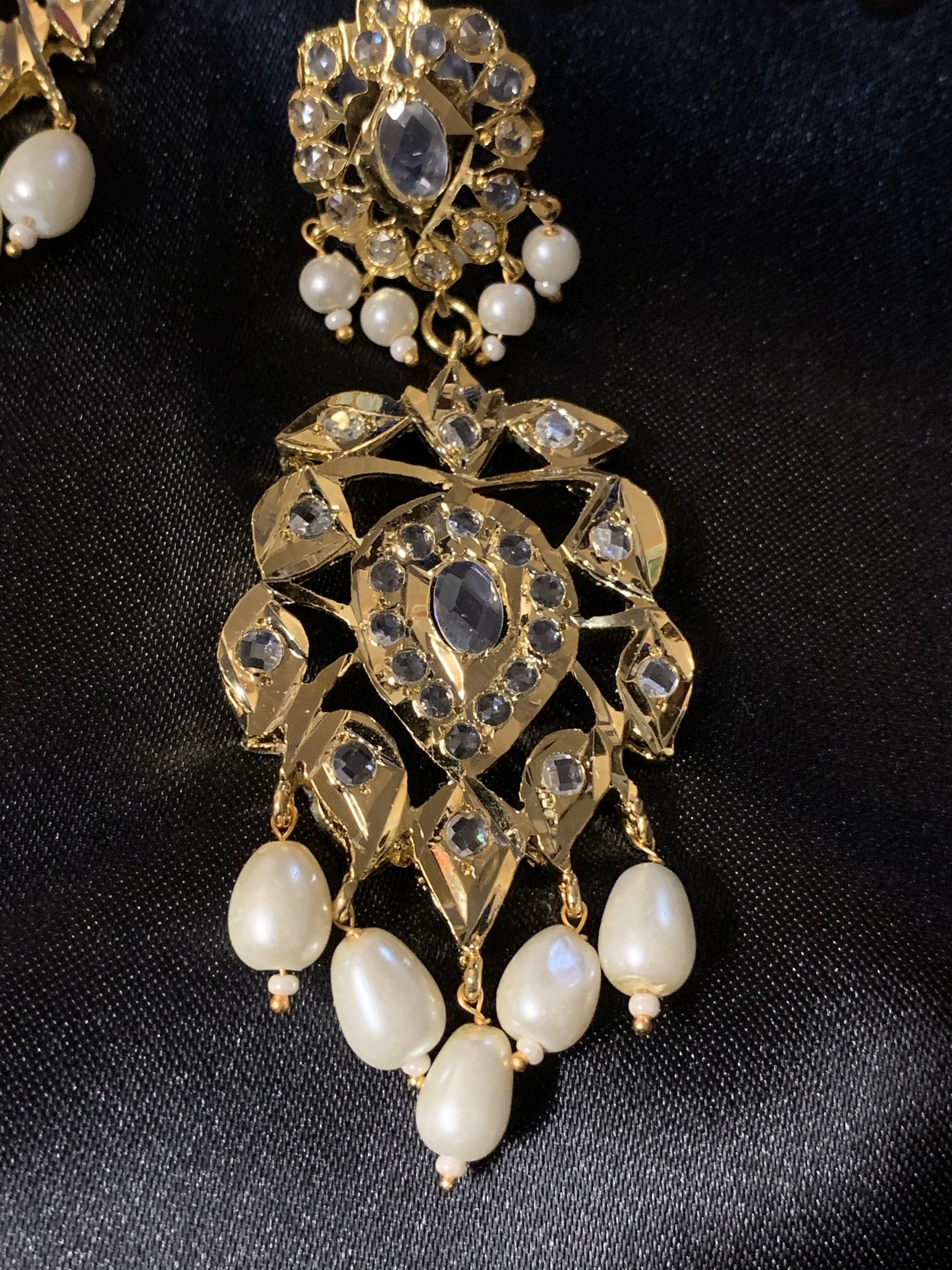 C6 Sahaj choker set in pearls (SHIPS IN 3 WEEKS)