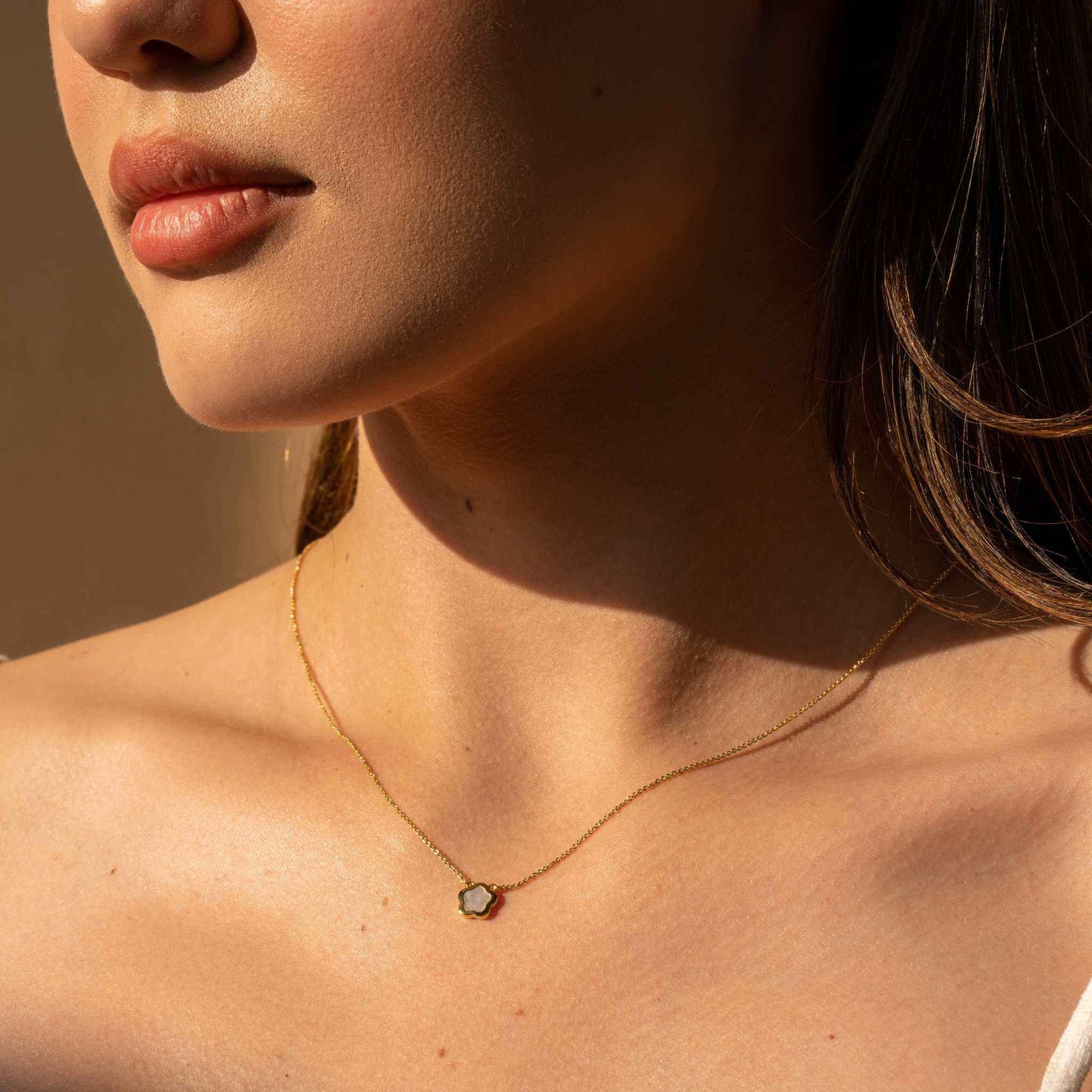 Nacre Flower Necklace