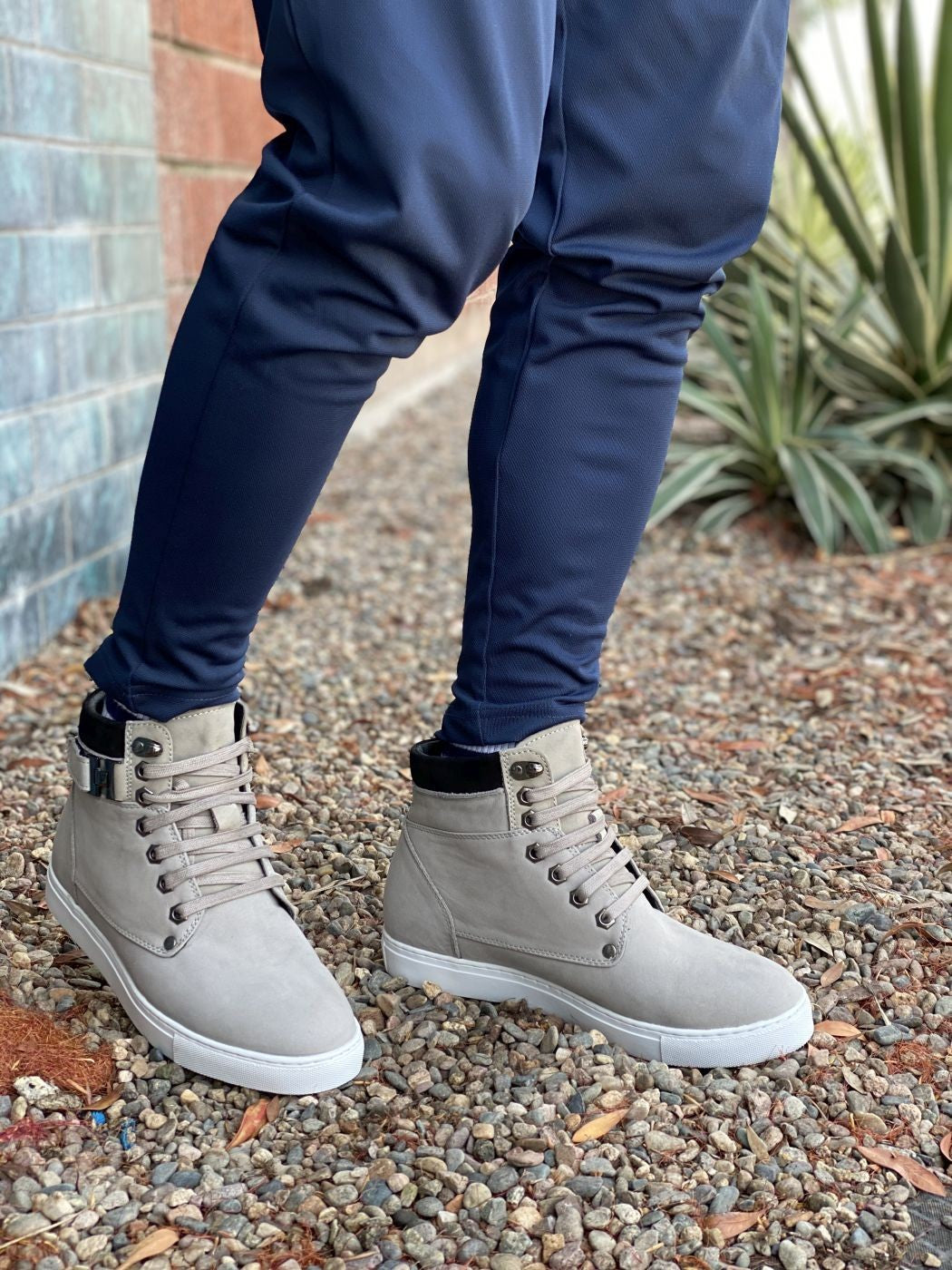 CALTO - T53120 - 2.6 Inches Taller (Nubuck Grey) - High top sneak-boot - Triathlete Store
